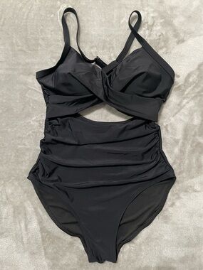 EoMenie Twist-Front Black Cutout One-Piece Swimsuit Tummy Control Ruched Size M